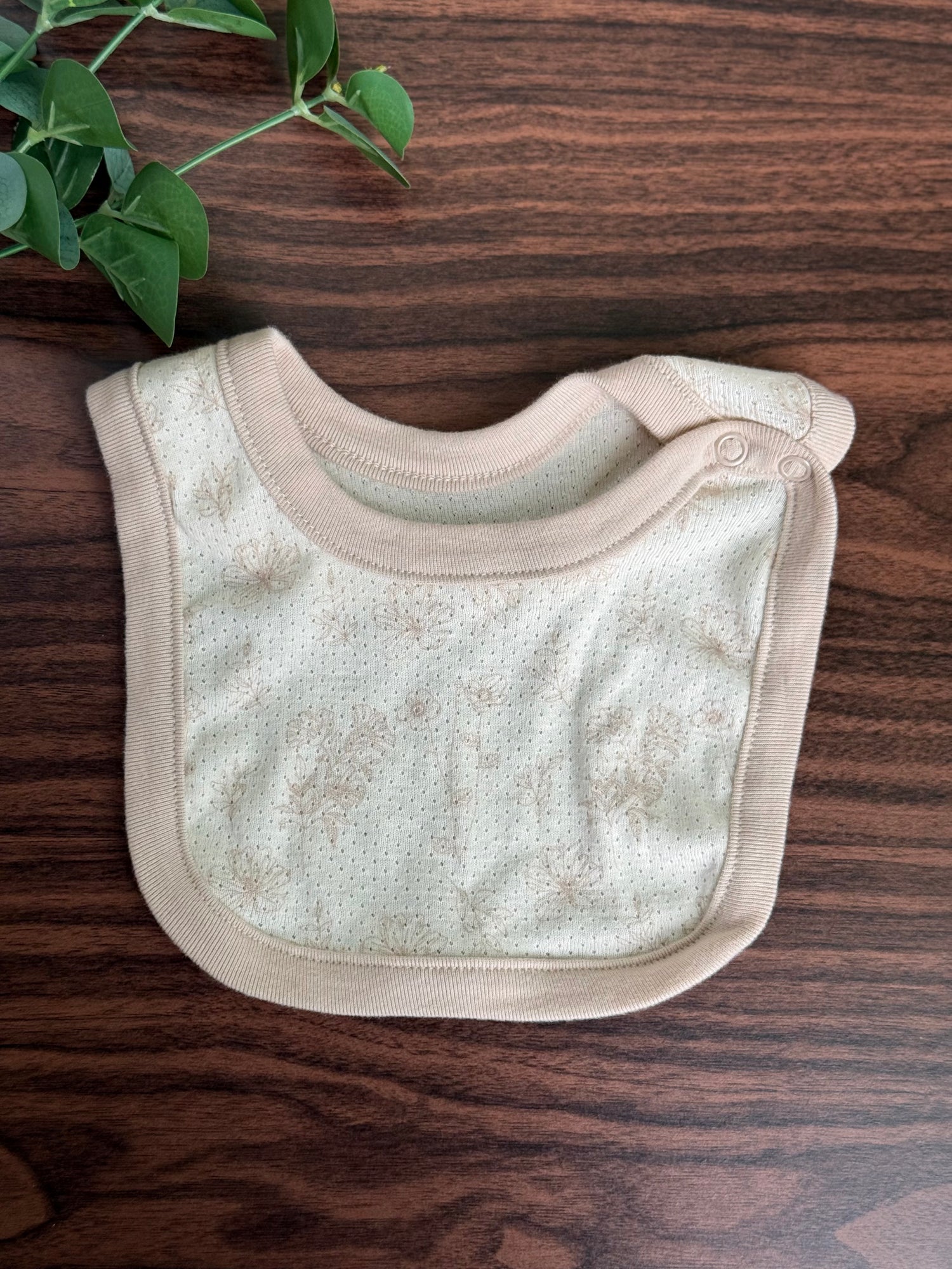 Floral jacquard bib