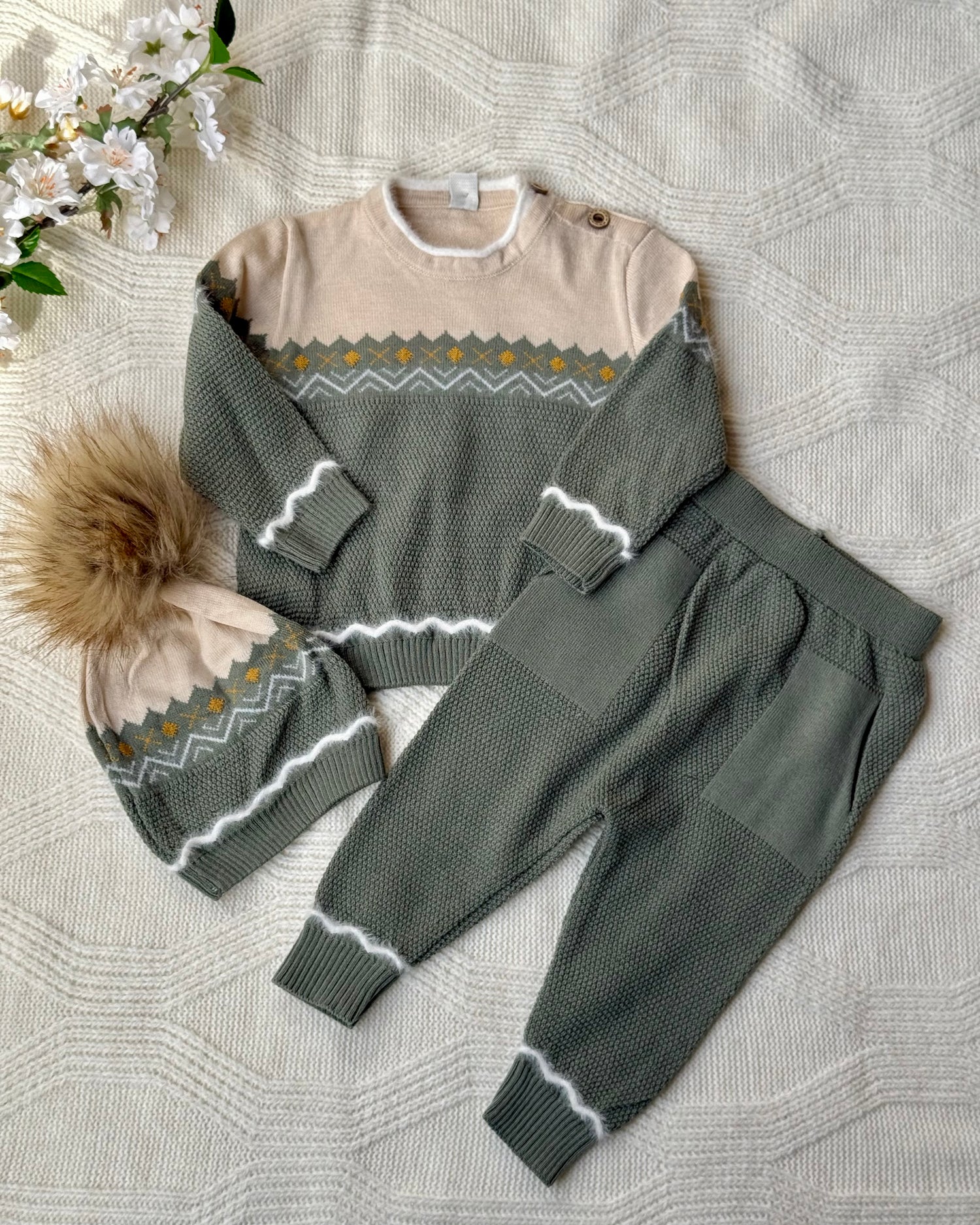 green/beige zigzag knitted set