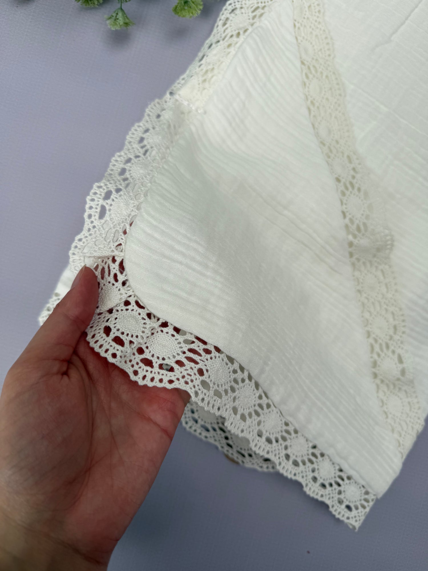 Muslin dantelle blanket