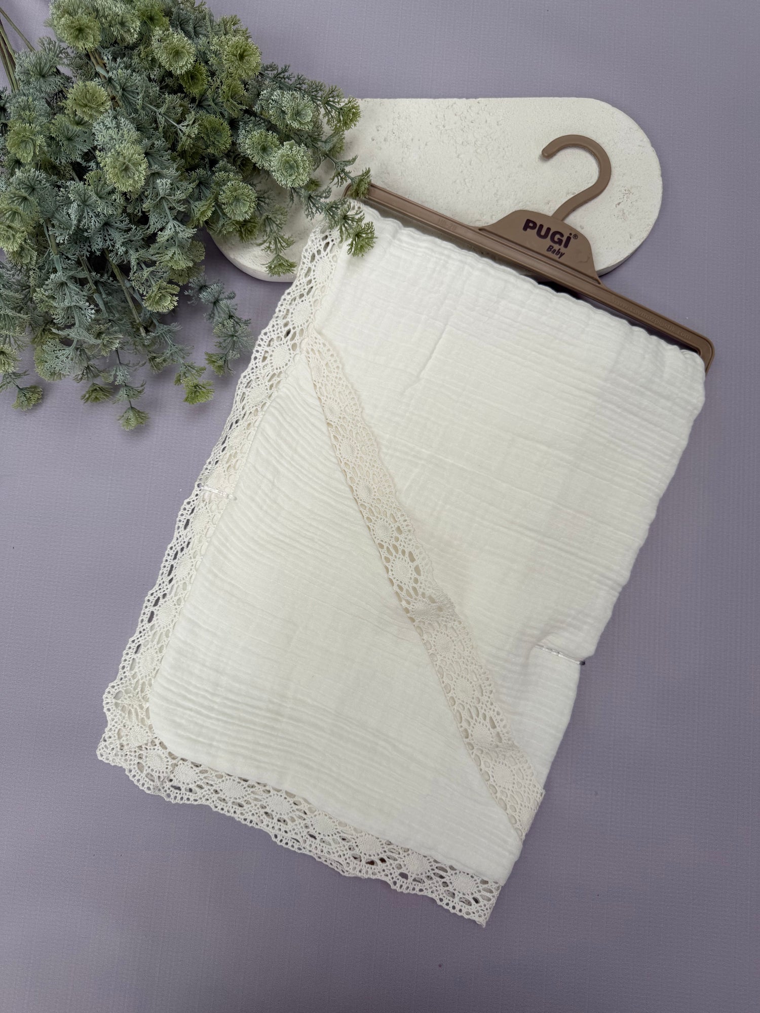 Muslin dantelle blanket