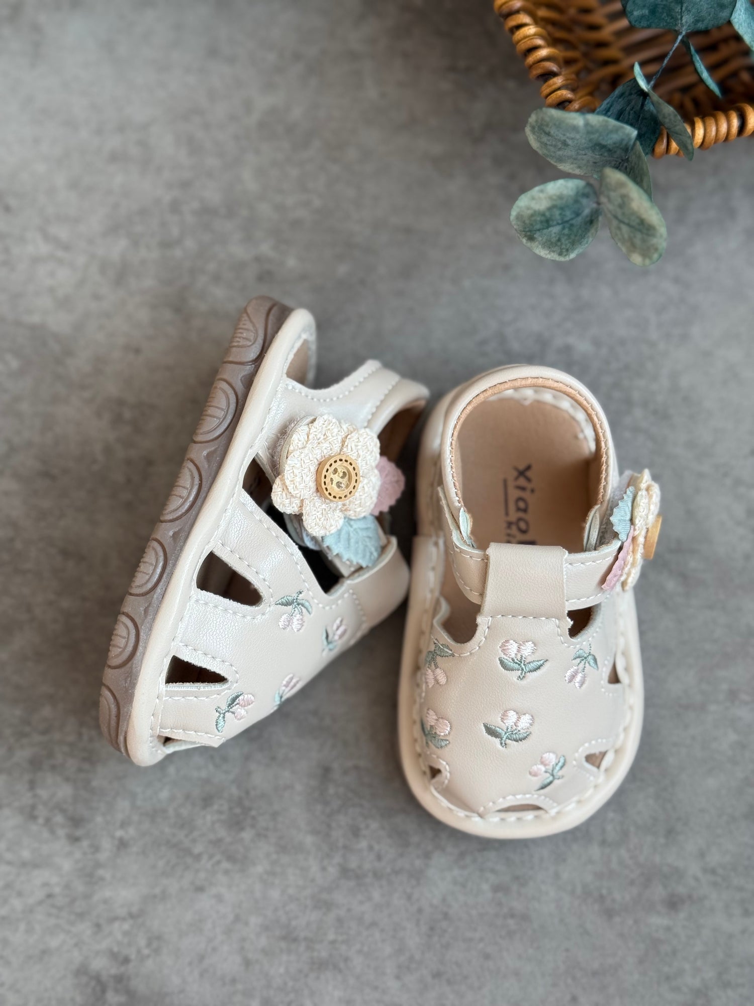 First steps squeaky sandals