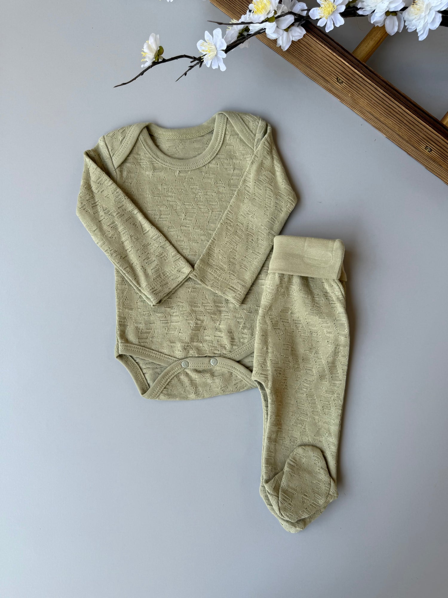 Green body-pants set