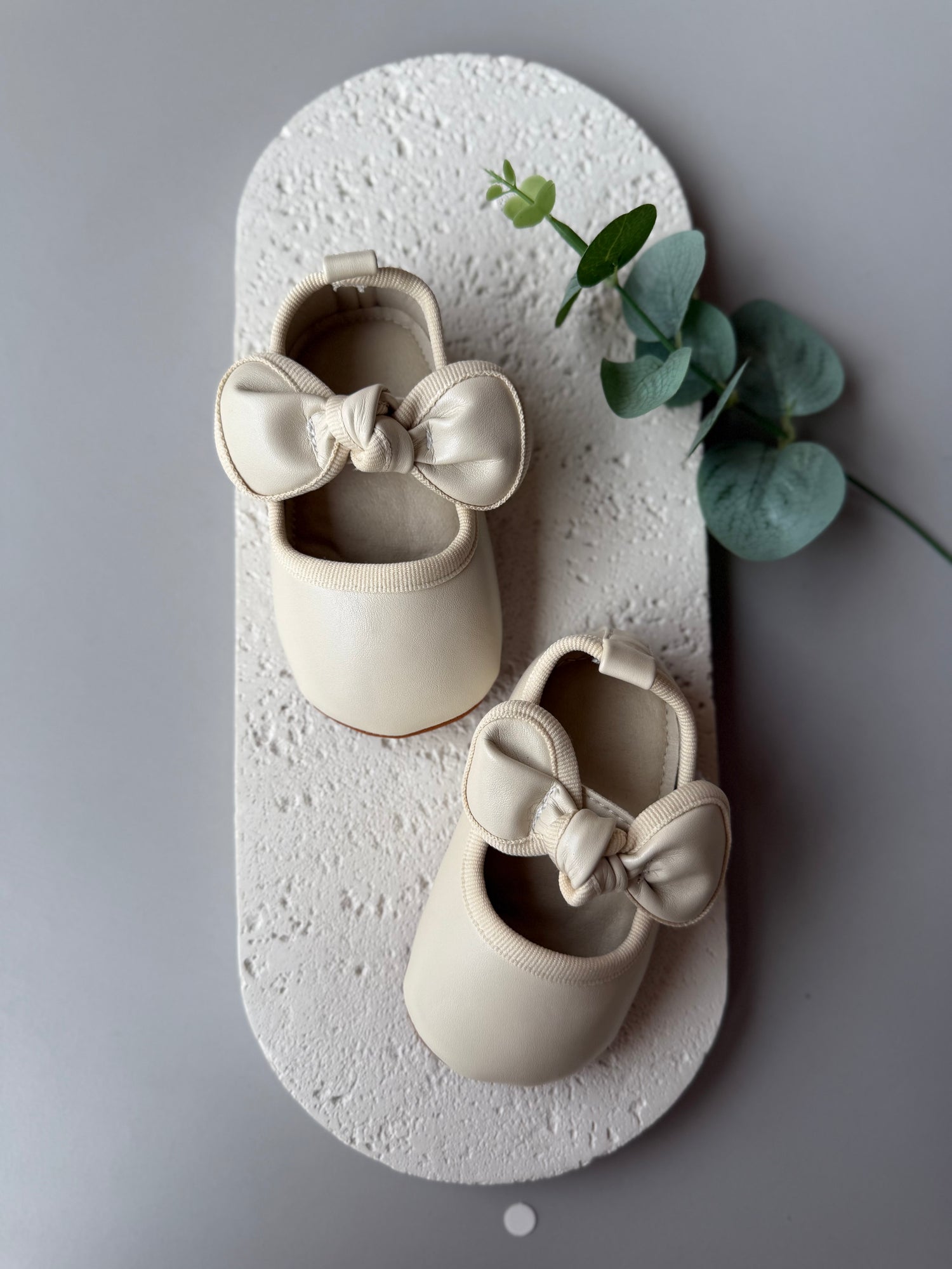 Light beige bow ballerina