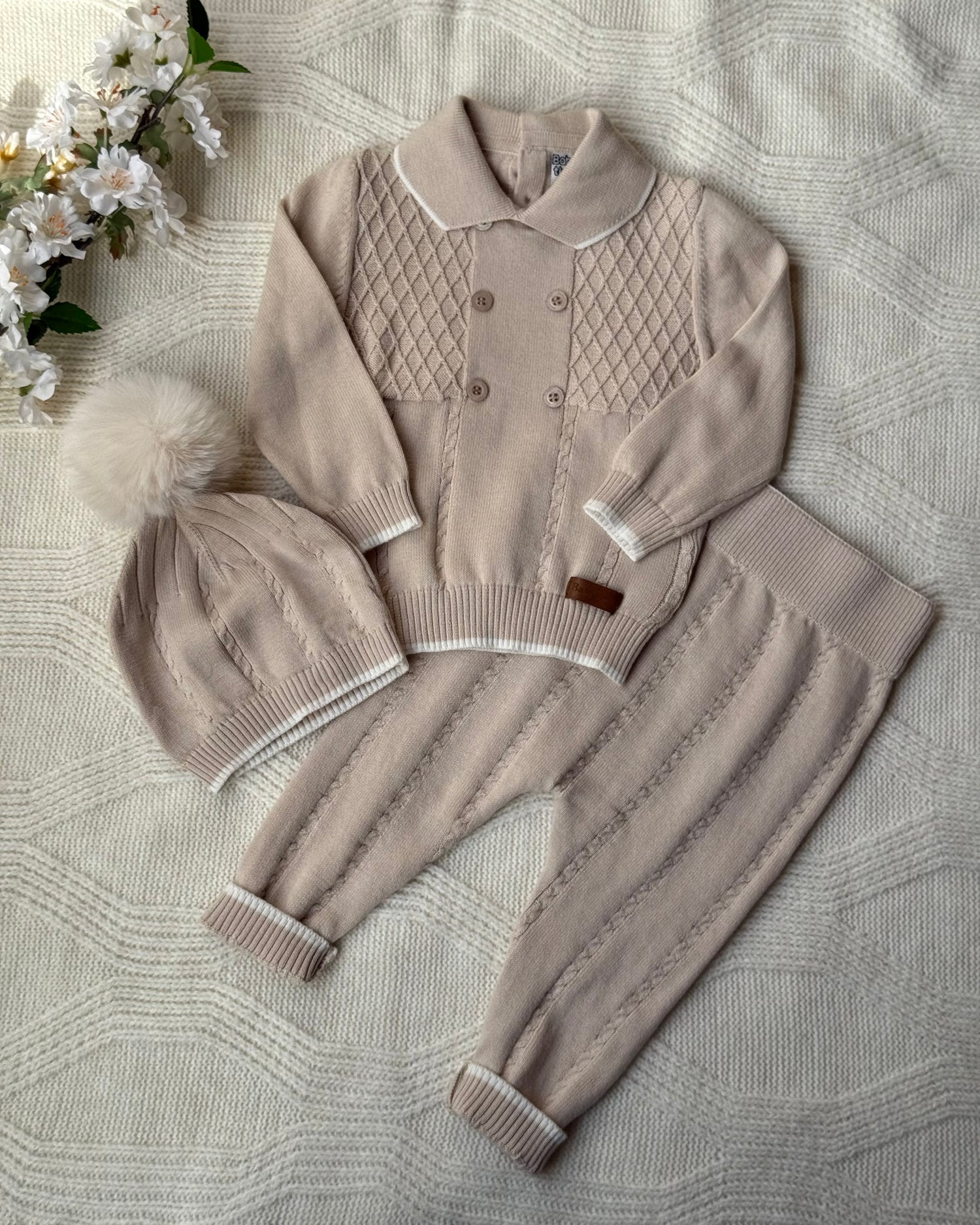 Knitted polo beige set