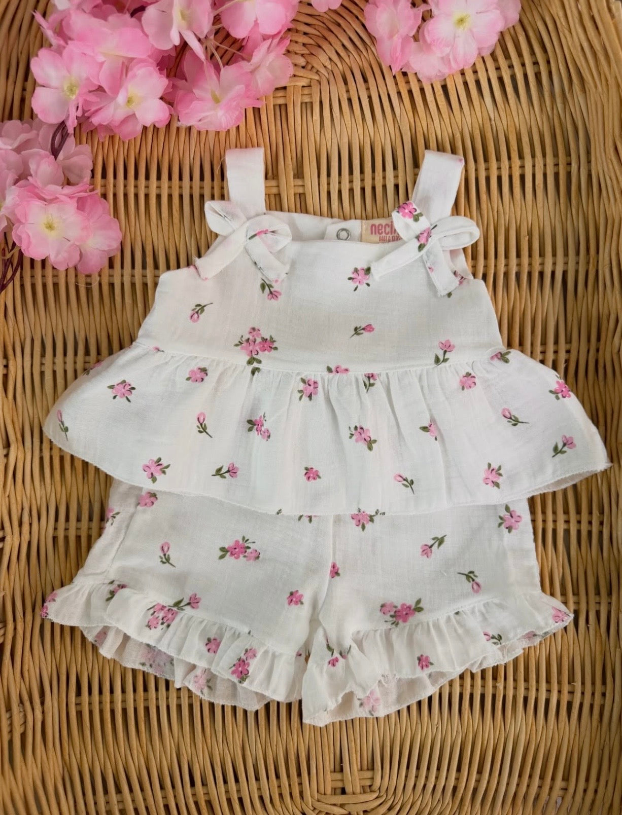 Pinky blossoms set