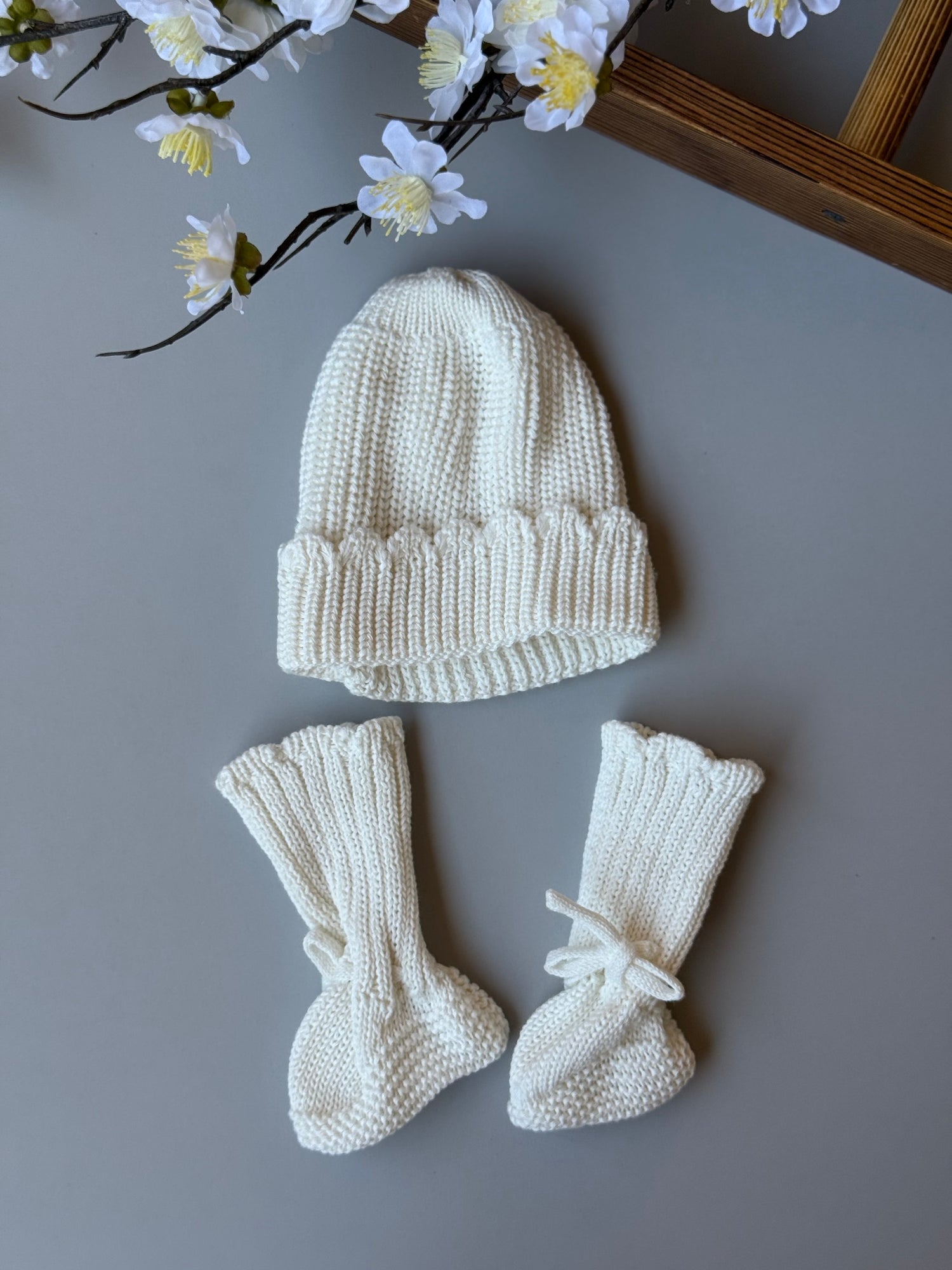 newborn hat+booties set