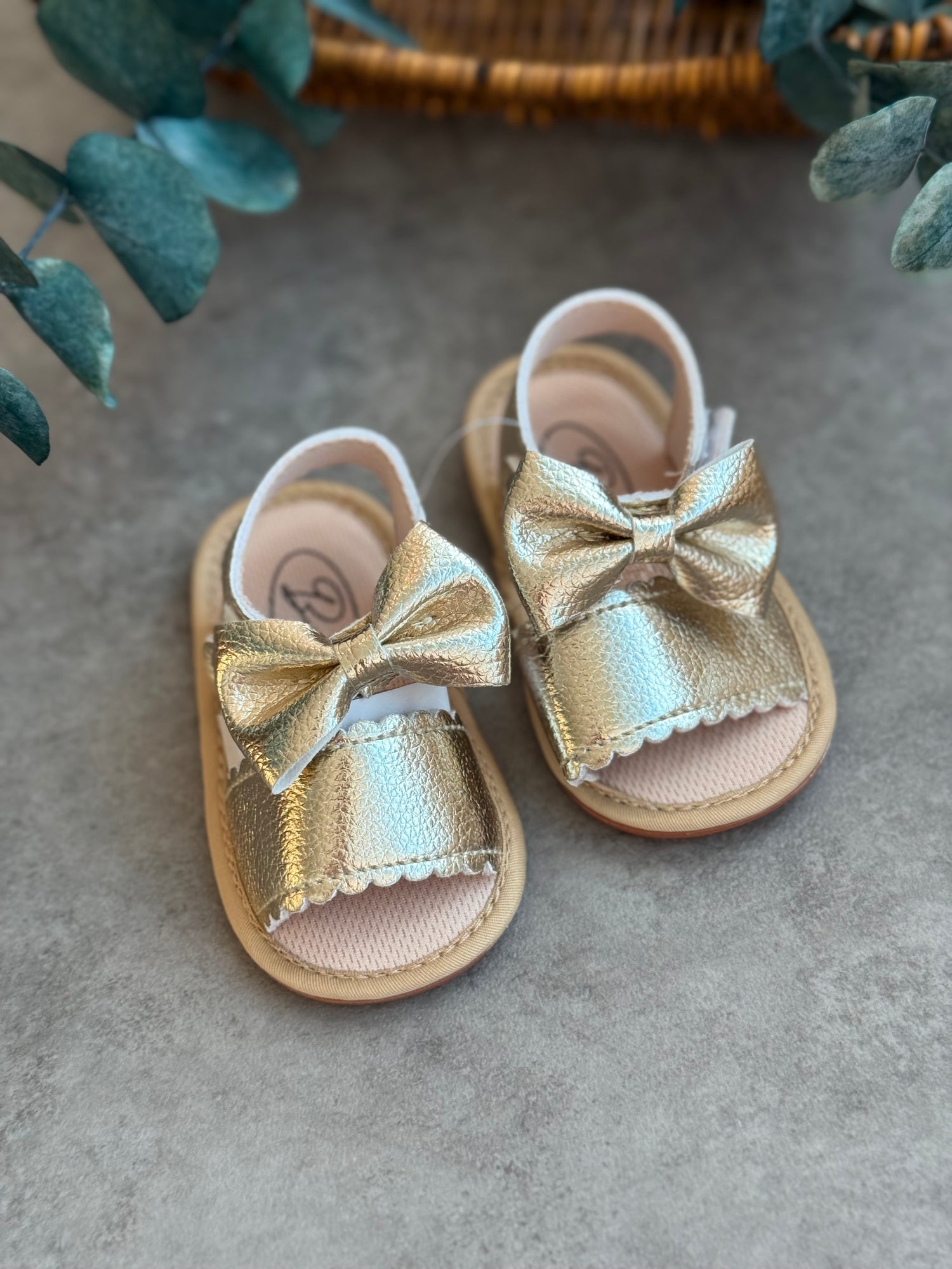 Bowy sandals