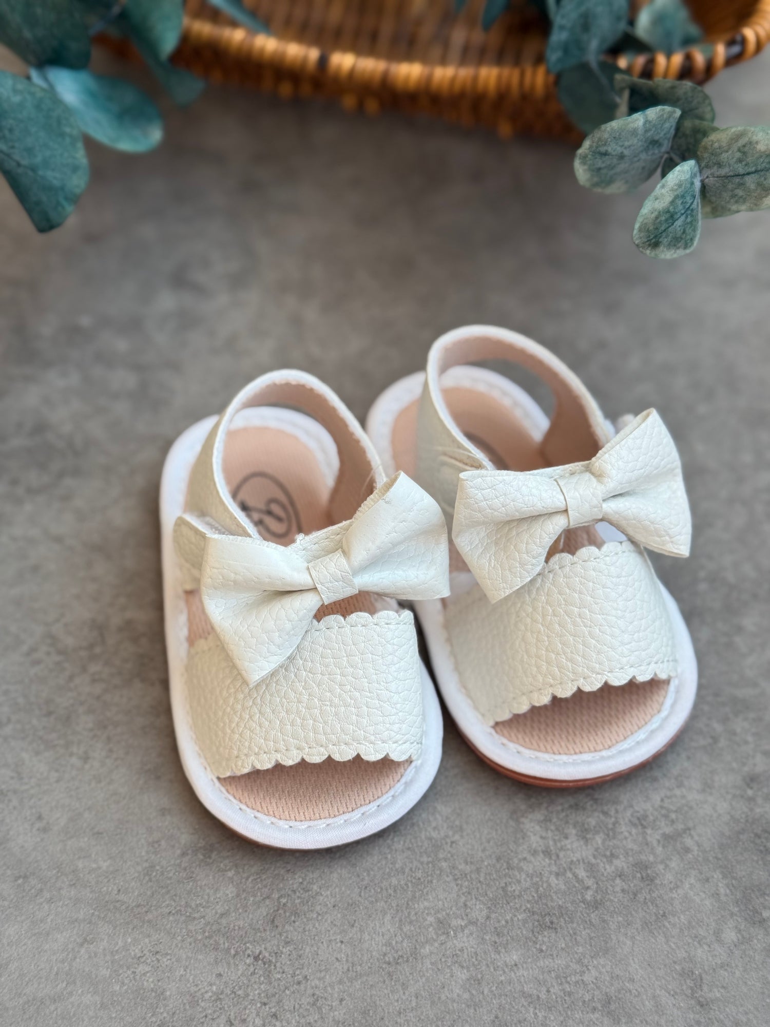 Bowy sandals