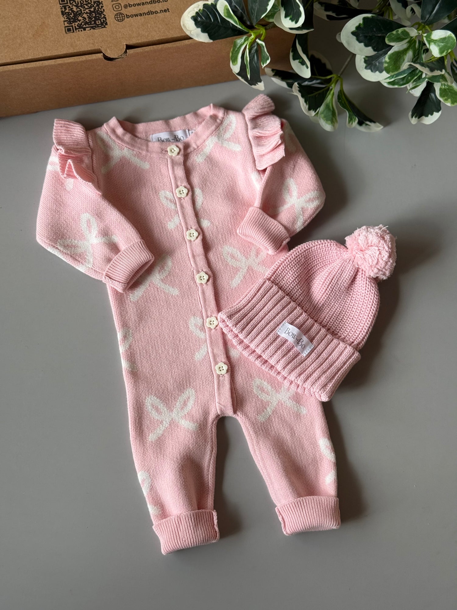 Bows overall with hat