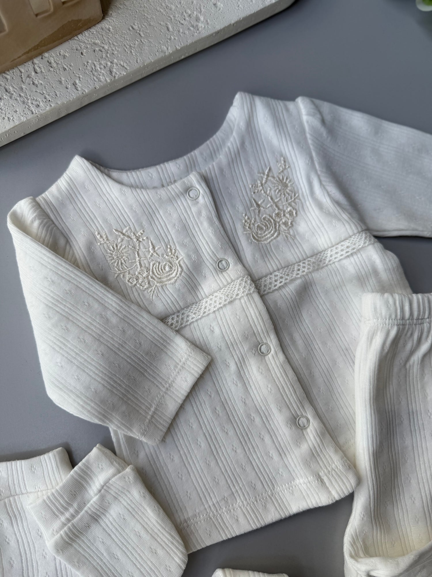 Classic embroidered set