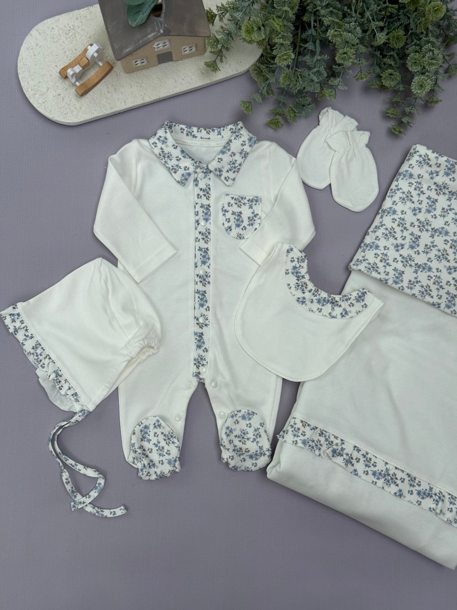Porcelain floral hospital set