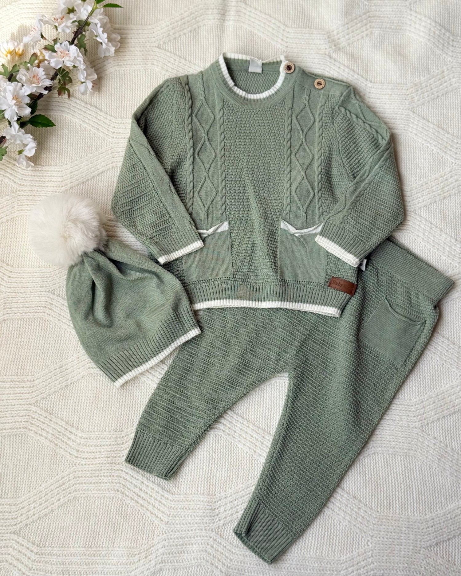 green knitted cotton set