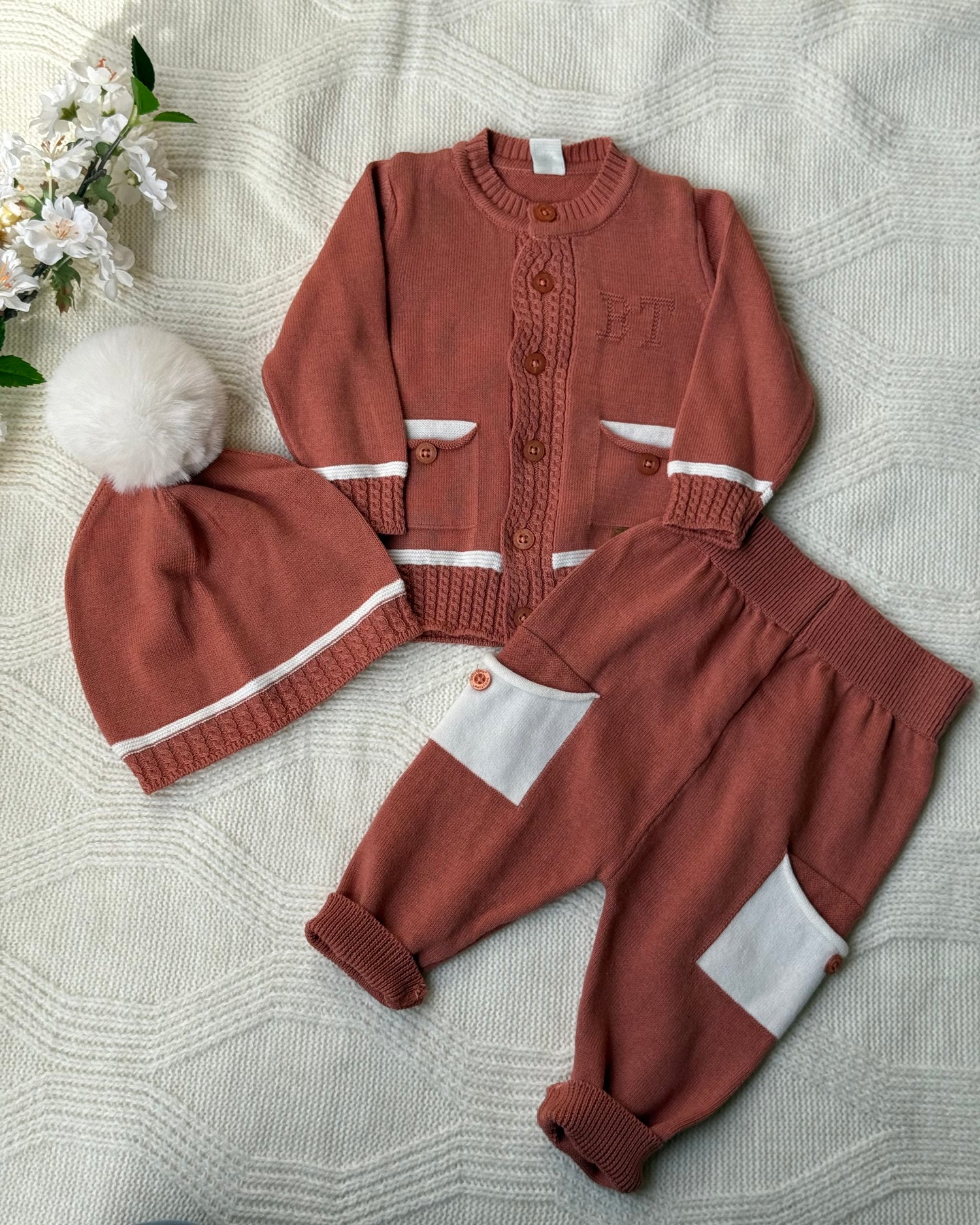 Knitted cotton brick set