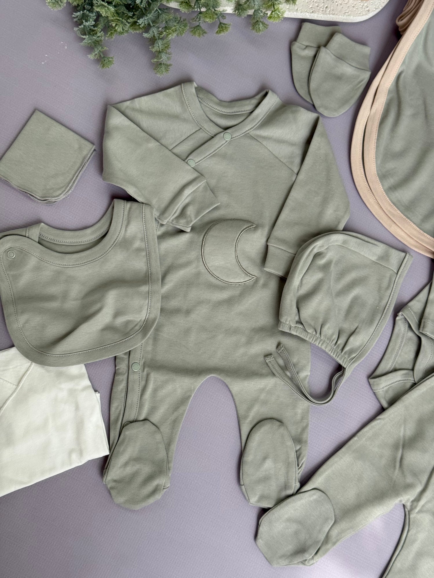 Moon hospital set/mint