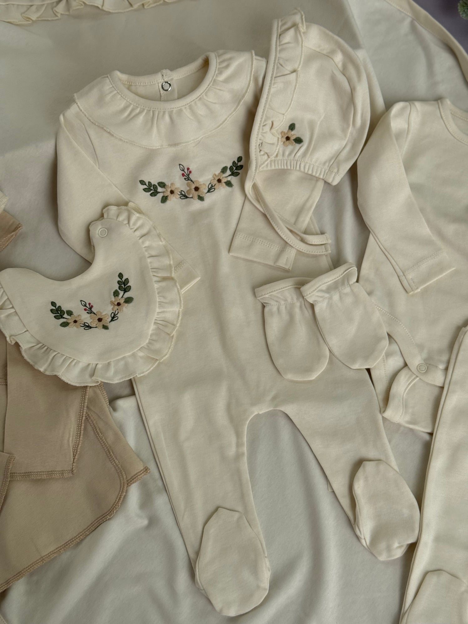 Blossoms hospital set/cream