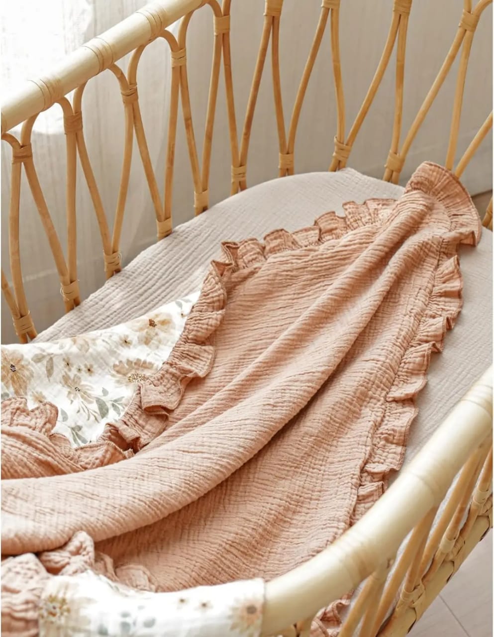 Amber Rose ruffled blanket