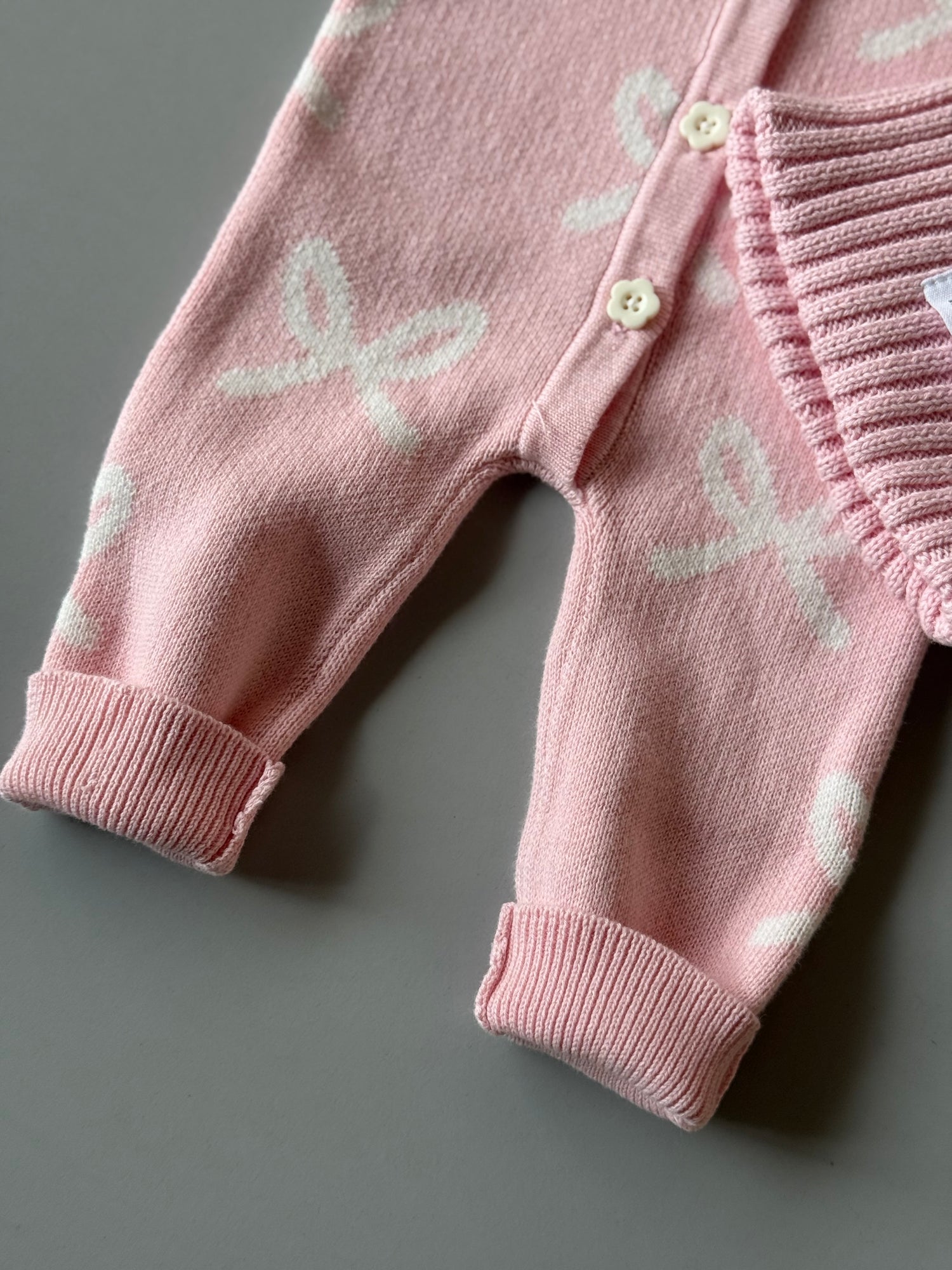 Bows overall with hat