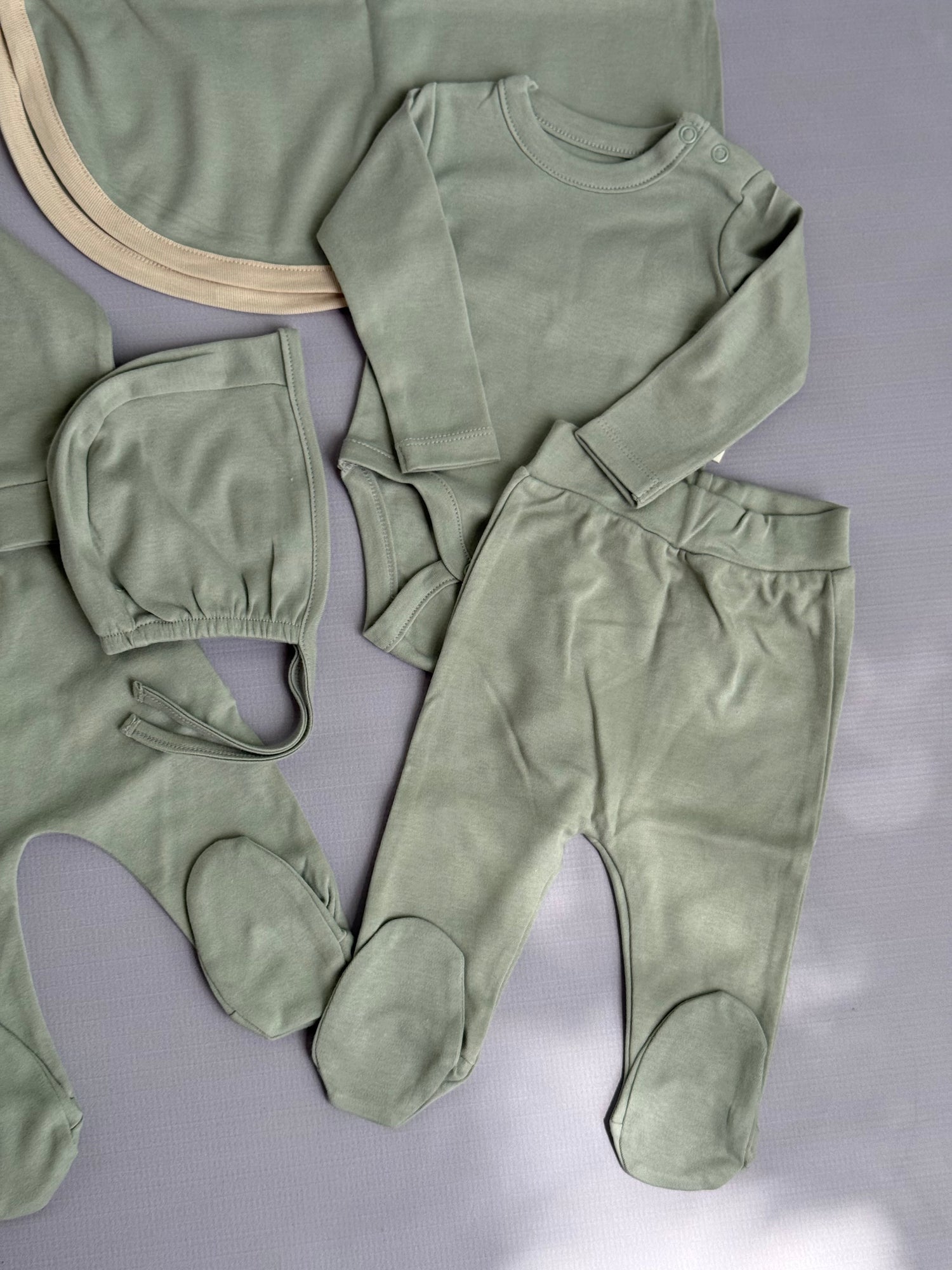 Moon hospital set/mint