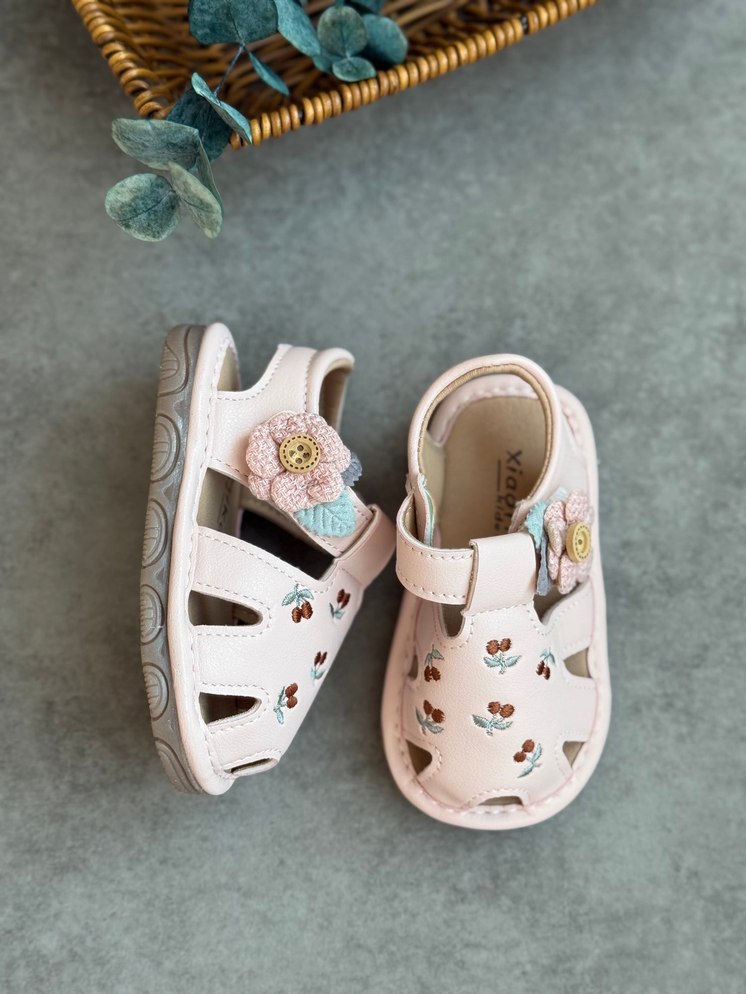 First steps squeaky sandals