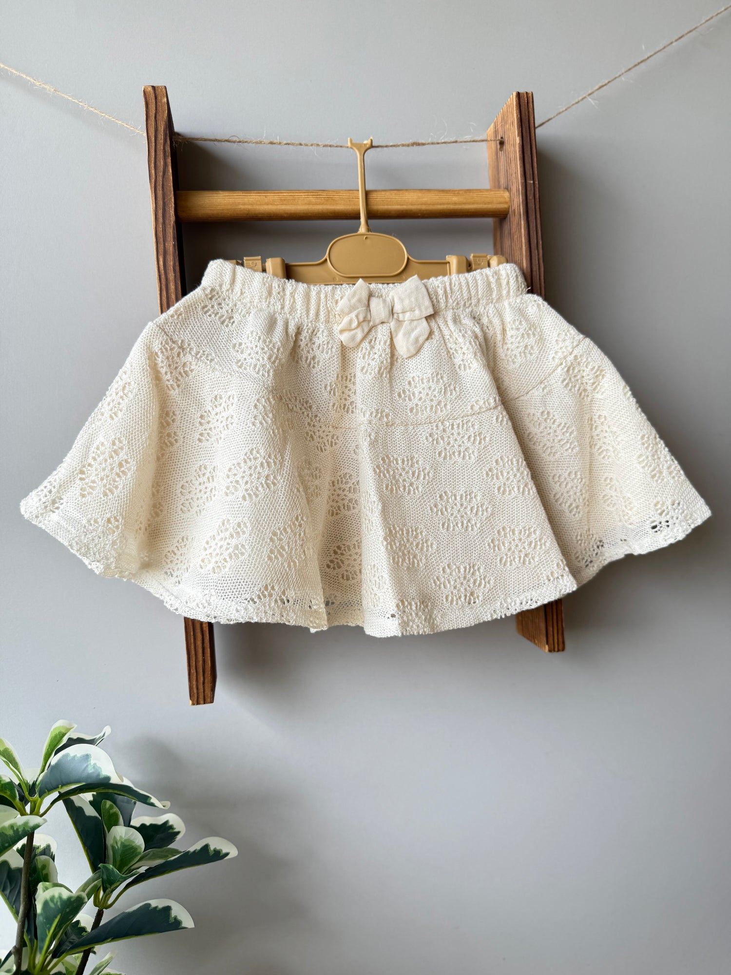Pure neutrals skirt set